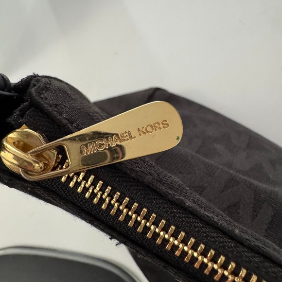 Michael Kors Jet Set Signature Shoulder Bag - Picture 3 of 8